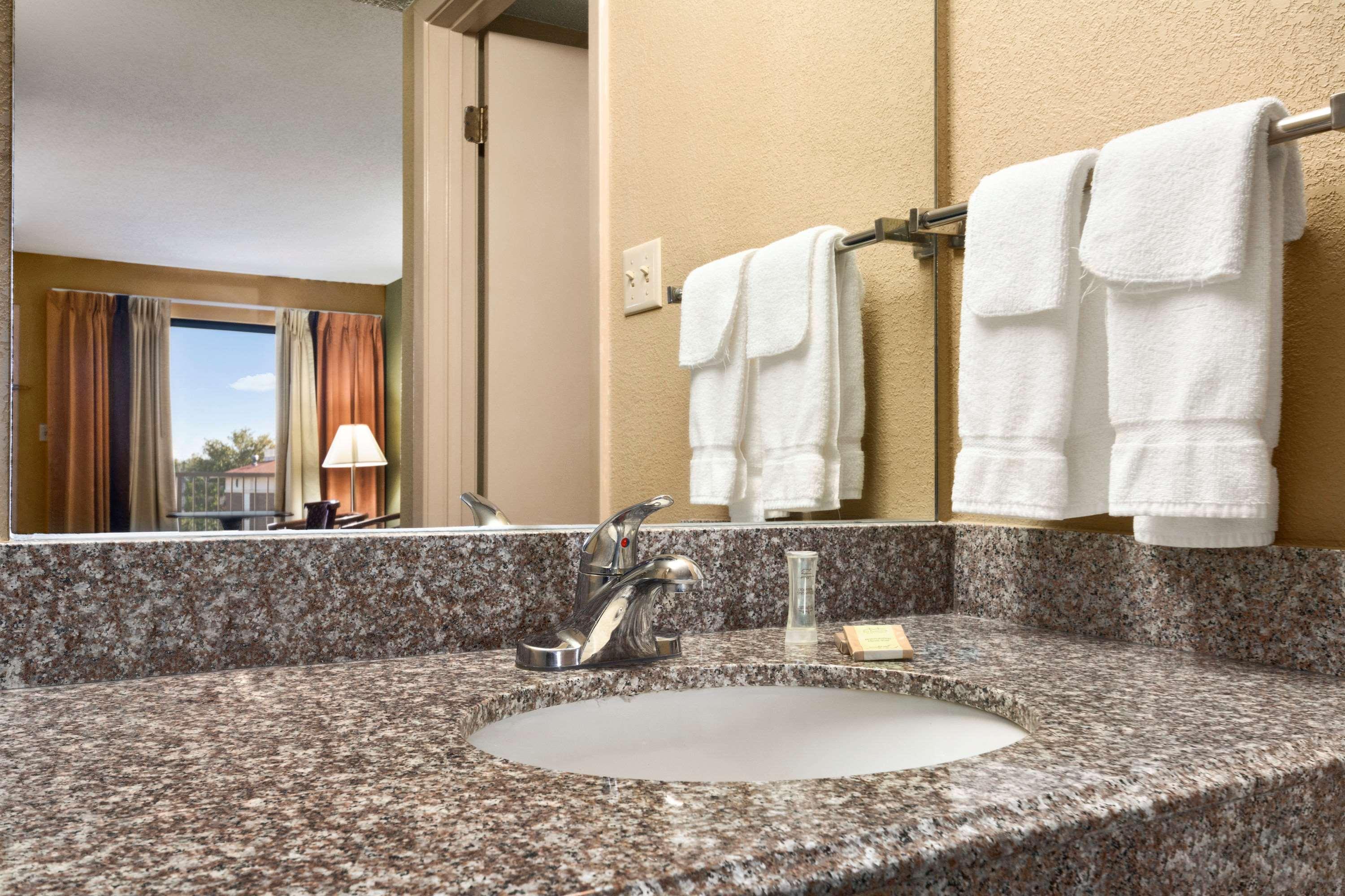 Super 8 By Wyndham Hattiesburg North Экстерьер фото