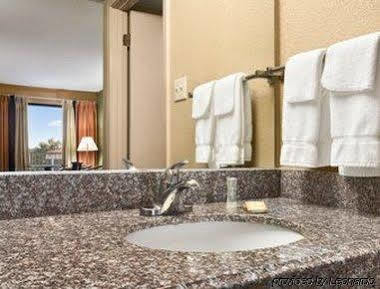 Super 8 By Wyndham Hattiesburg North Экстерьер фото